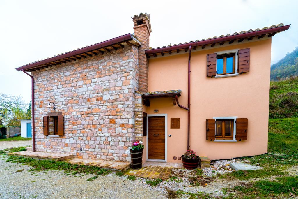 Casetta In Pietra Acqualagna Habitación foto